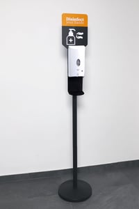 Dezinfekčný stojan a dávkovač APS 98250 – Kov, čierna farba, priemer 32 cm, výška 163 cm, 1-litrová nádržka 3
