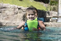 Neoprénová plavecká vesta Aquasphere pre deti a batoľatá – s bezpečnostným úchytom na chrbte, plavecká vesta s nadnášacou schopnosťou 4