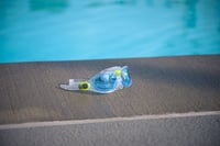 Detské plavecké okuliare Aquasphere Seal Kid od 3 rokov s modrými sklami, UV ochranou, úpravou proti zahmlievaniu a tesnením zo silikónu, ktoré zabraňuje pretekaniu 11
