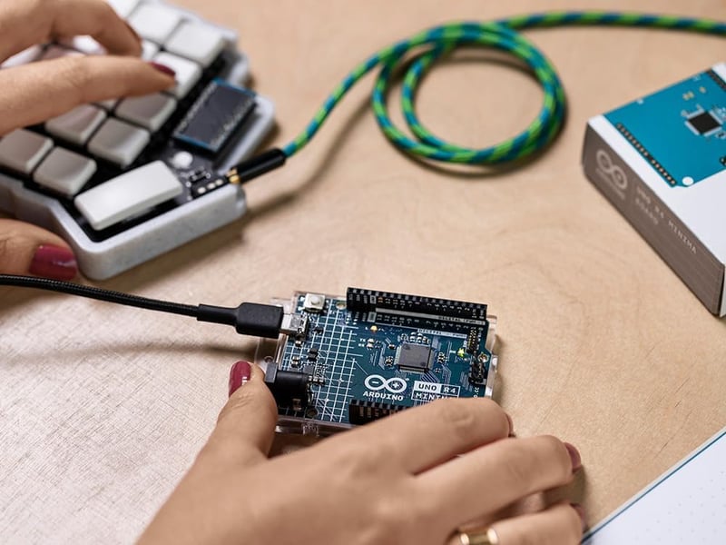 Arduino UNO R4 Minima fejlesztői kártya ARM Cortex-M4 mikrovezérlővel IoT projektekhez