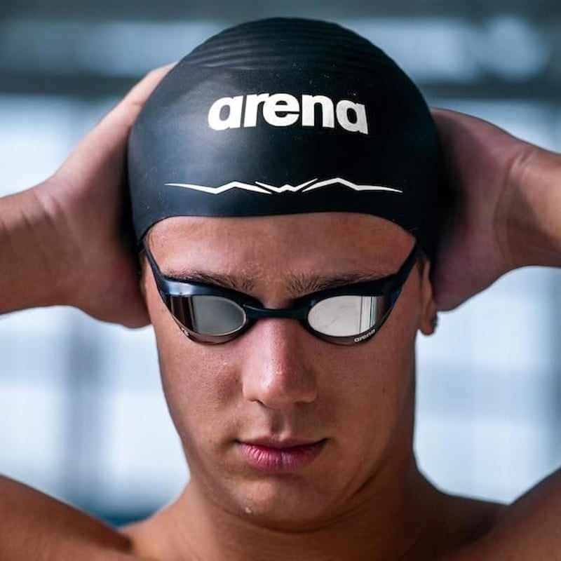 ARENA Aquaforce Wave úszósapka USA stílusú verseny sapka - L, Black