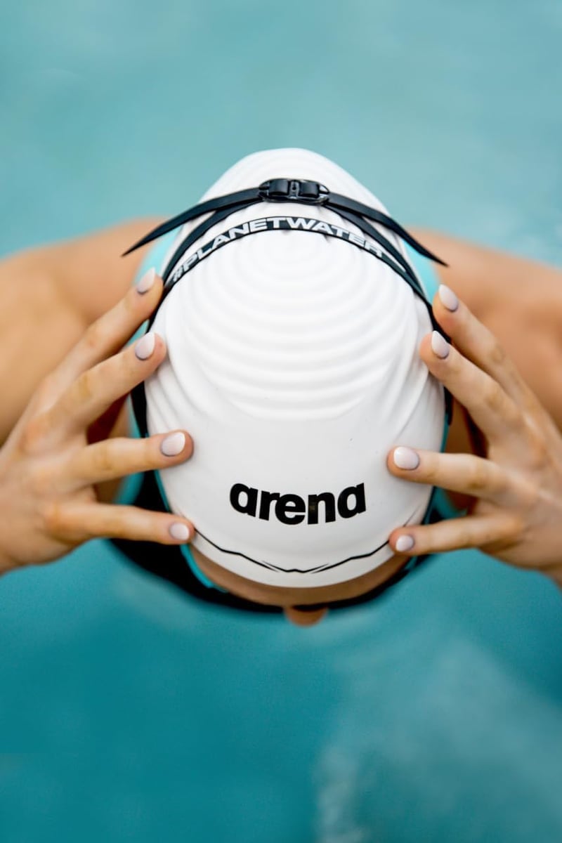 ARENA Aquaforce Wave úszósapka USA stílusú verseny sapka - L, Black