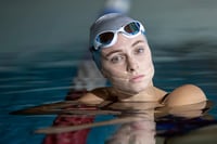 Unisex silikónová plavecká čiapka Arena Classic so spevneným okrajom, z mäkkého a odolného materiálu, pre mužov aj ženy 4