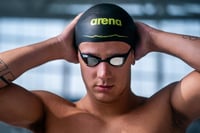 ARENA Cobra Ultra Swipe Mirror Unisex pretekárske plavecké okuliare pre dospelých, zrkadlové zakrivené šošovky, ochrana proti zahmlievaniu, UV ochrana, 5 nosových mostíkov, strieborné 8