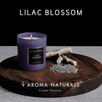 Aroma Naturals Lila Virág Illatgyertya 215g Természetes Szójaviasz 35 Óra 2