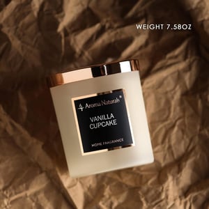 Luksuzna mirisna svijeća Aroma Naturals - Vanilla Cupcake, 215 g, 35 sati