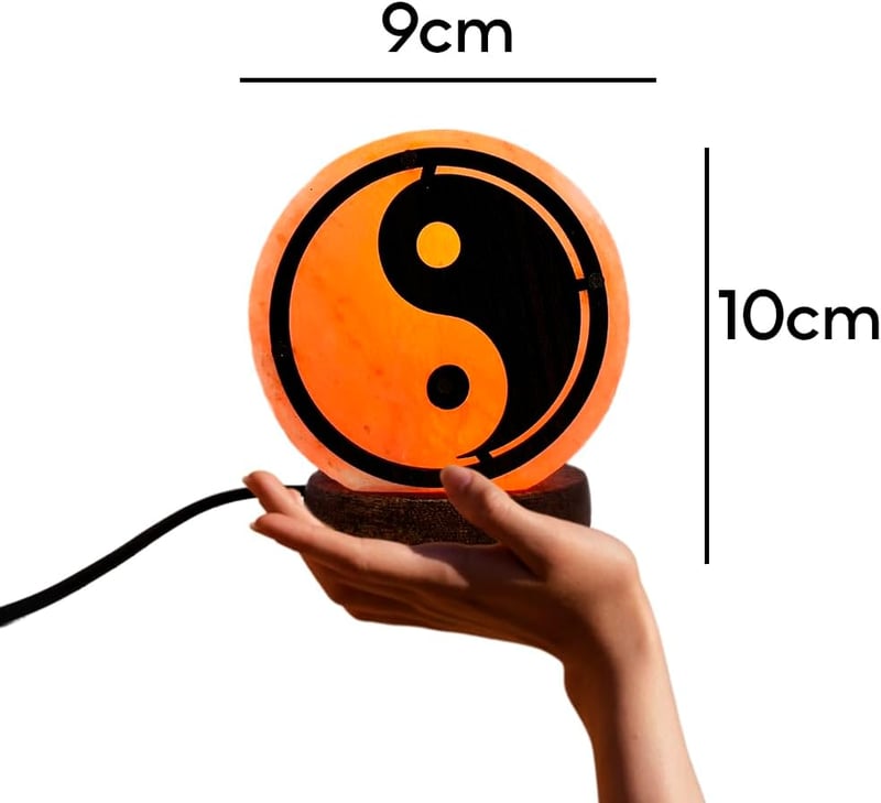 AROMASENSES USB Himalája Sólámpa Pakisztáni Sókristályból Fa Alappal, Yin Yang Dizájn, LED Világítás, Kézműves, 100% Természetes