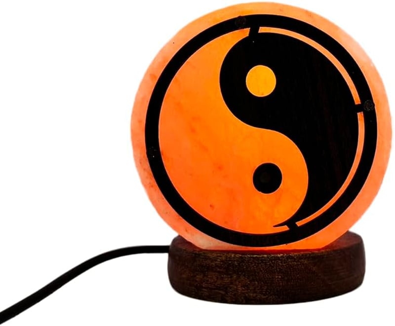 AROMASENSES USB Himalája Sólámpa Pakisztáni Sókristályból Fa Alappal, Yin Yang Dizájn, LED Világítás, Kézműves, 100% Természetes