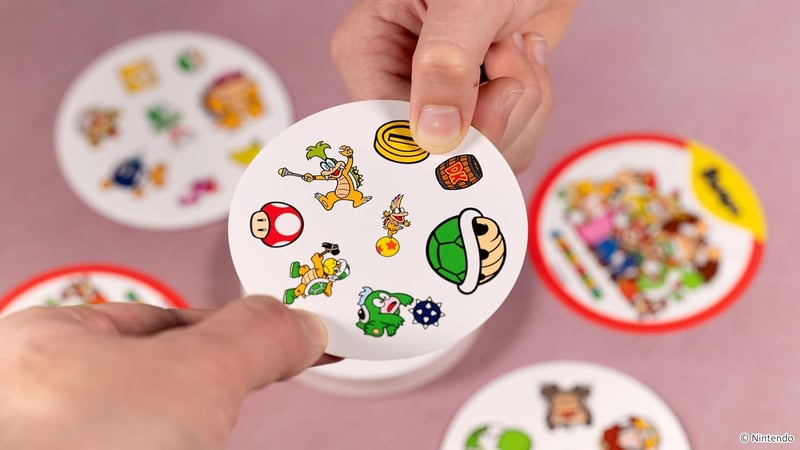 Asmodee Dobble: Super Mario - Gyors megfigyelési kártyajáték 2-8 játékos részére - Családi társasjáték 6 éves kortól - 15 perces játékidő