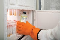 Samolepiace etikety Avery B7173-50 Ultra Resistant Waterproof GHS, 99x57 mm, biele, 500 ks, pre laserové a atramentové tlačiarne, certifikácia BS5609 7