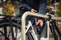 Set antifurt pentru bicicletă AXA Block XXL Retractable + ULC 130 cu lanț inserabil și geantă - Lacăt de cadru cu nivel ridicat de siguranță 9