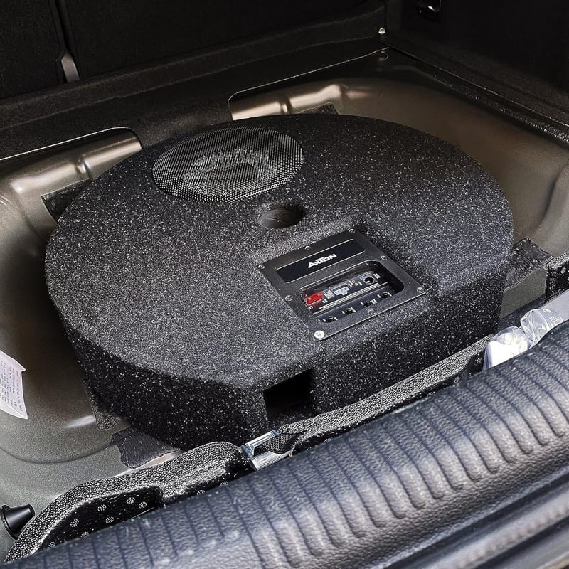 AXTON ATB20RXF Aktív Szubwoofer Autóhoz 20cm Mély Basszus 120W Kompakt