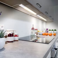 LED pásik B.K.Licht s vypínačom, teplé biele svetlo, osvetlenie kuchynskej linky, so vstavaným napájacím káblom, bielo-strieborný, 57,5 x 4,9 x 1,3 cm 6