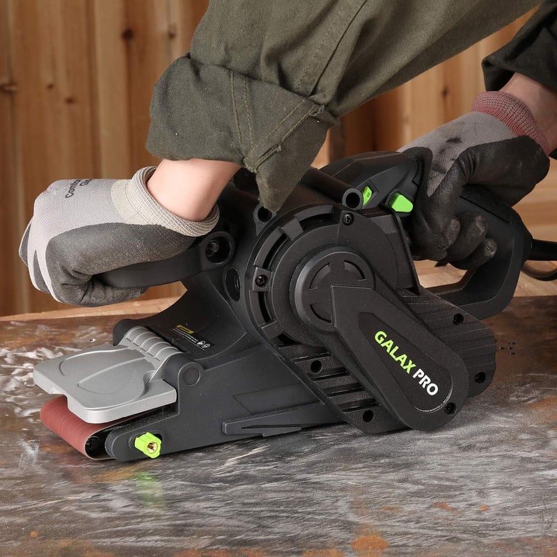 GALAX PRO S1T-SW19-76A Szalagcsiszoló 1010W, 6 Sebességfokozattal, Porszívó Csatlakozással, 533x76mm Csiszolófelülettel, Porzsákkal, Faanyag