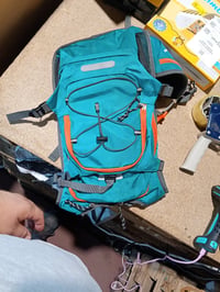 Detský turistický ruksak Cozary, 18 l, pre deti od 10 do 16 rokov, zelený, pre chlapcov aj dievčatá — odtrhnutý jeden popruh (stav: pozri 2. obrázok) 4