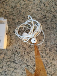 Căști cu fir Apple EarPods cu conector Lightning, compatibile cu iPhone și iPad, alb, utilizate 2