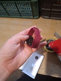 Inteligentné hodinky Fitbit Versa 4 s GPS, fialovo-ružový remienok / puzdro z ružového hliníka — chybné, nezobrazuje obraz, na náhradné diely (stav: pozri 2. obrázok) 5