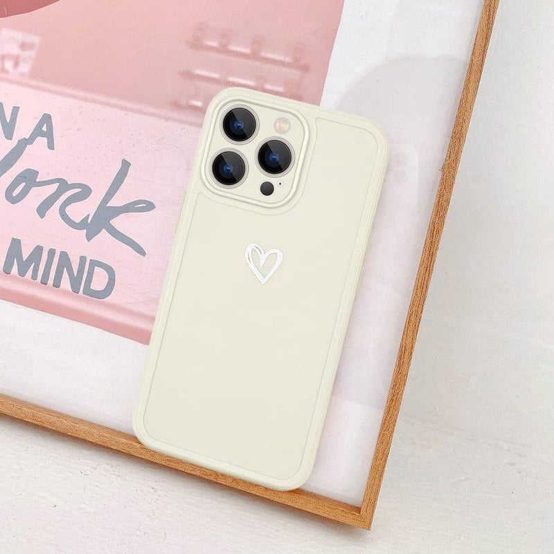 iPhone 13 Pro Max Fehér Szívecskés Lányos Ütésálló Szilikon Tok