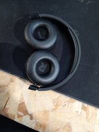 JBL Tune 670NC Bluetooth fejhallgató adaptív zajszűréssel, fekete — hibás, alkatrésznek: jobb hangszóró recsegés (állapot: lásd a 2. képet) 4