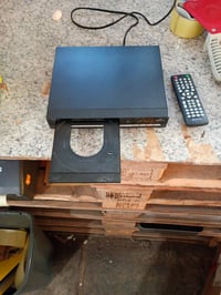 DVD player Denver DVH-7787 pentru televizor, cu conexiune HDMI și USB, rezoluție 1080p, redare fără restricții de regiune, negru, cu telecomandă și 3