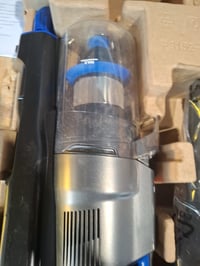 Akumulátorový tyčový vysávač Bissell PowerClean FurFinder 4089N 200 W, na odstraňovanie zvieracích chlpov, viditeľne používaný 3
