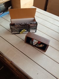 Svietiaca figúrka Pennywise od Nemesis Now, 20 cm – chybná, čiastočne funkčná: deformovaný port typu C (stav: pozri 2. obrázok) 10