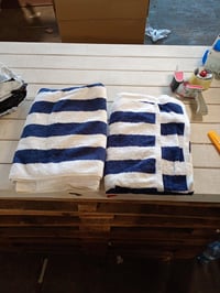 Plážová osuška Amazon Basics zo 100% bavlny, modro-biele pruhy, 76x152 cm, súprava 2 kusov, froté, k bazénu a na pláž 2