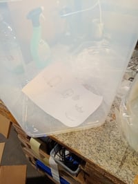 Amazon Basics posuda za pohranu hrane za kućne ljubimce 15,8 kg + — neispravno, djelomično funkcionalno: slomljena veća posuda, nedostaju dijelovi (stanje: vidi 2. sliku) 3