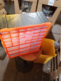 Dulap de depozitare cu montare pe perete Amazon Basics cu 39 de sertare, negru, 38x15,9x47,3 — fără colțul stânga sus rupt (stare: vezi a doua imagine) 3