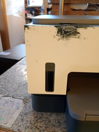 Imprimantă multifuncțională cu jet de cerneală HP Smart Tank 7005 — defectă, funcționează parțial: rezervor negru deteriorat (stare: vezi a 2-a imagine) 4