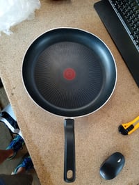 Panvica Tefal D52608 Resist 32 cm s titánovým nepriľnavým povrchom a technológiou Thermo-Signal — má preliačinu a škrabance (stav: pozri 2. obrázok) 2