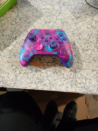 Bežični kontroler Xbox Wireless Controller Heart Breaker Special Edition, kompatibilan s Xbox Series X|S, One i PC-jem, ružičasto-ljubičasti 2