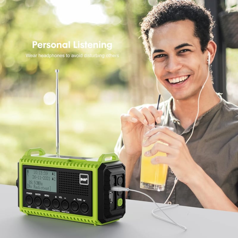 DAB+ Napelemes Kurblis Rádió LED Lámpával, 5000mAh Akkuval - Zöld Kempinghez, Vészhelyzetekre