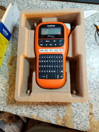 Prijenosni uređaj za označavanje Brother P-touch E110, narančasti, za TZe trake od 3,5-12 mm — bez kazete s trakom (stanje: vidi 2. sliku) 2
