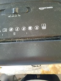 Amazon Basics križni uništavač dokumenata, 6 listova, spremnik od 14 litara, s rezačem kreditnih kartica, A4 — zaglavljen papir (stanje: vidi 2. sliku) 4