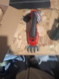 Foarfecă pentru iarbă și gard viu cu acumulator Einhell GC-CG 18 Li-Solo 18V, lățime tăiere iarbă 100 mm, lungime tăiere gard viu 200 mm, fără acumulator și încărcător, sistem Power X-Change 2