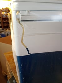 Elektrická chladiaca taška Mobicool ME27, 26 l, modrá, 12 V/230 V, do auta a na kempovanie — poškodený okraj chladiacej tašky a veko (stav: pozri 2. obrázok) 3