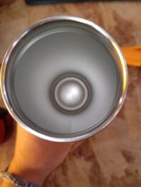 Ion8 Ľahká oceľová fľaša 600 ml, červená, nepriepustná s výklopným uzáverom, otváranie jednou rukou — používaná (stav: pozri 2. obrázok) 2