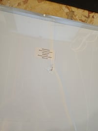 Tablă albă magnetică DOHE 90x60 cm cu ramă din aluminiu, 2 markere, 6 — defectă, funcționează parțial: crăpătură în față și o dungă (stare: vezi imaginea a 2-a) 2