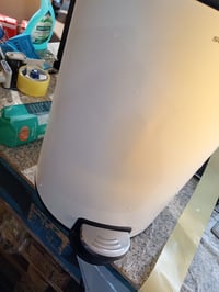 SONGMICS Odpadkový kôš s pedálom, 20 l, okrúhly, oceľový, biely, vyberateľné plastové vedro, kovový pedál, pomalé zatváranie — mierne preliačený (stav: pozri 2. obrázok) 2