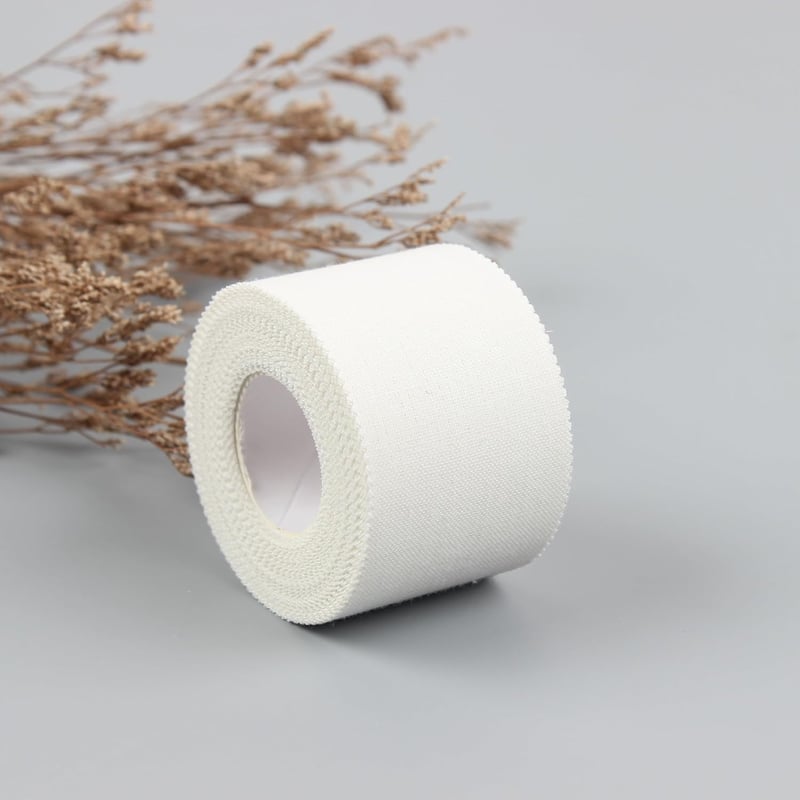 GTAGKOMMEN Sporttape 4 Tekercs Öntapadós Sportszalag 2,5cm x 10m - Bőrbarát, Könnyen Téphető Fehér Kötésszalag Futballhoz, Mászáshoz, Kézila