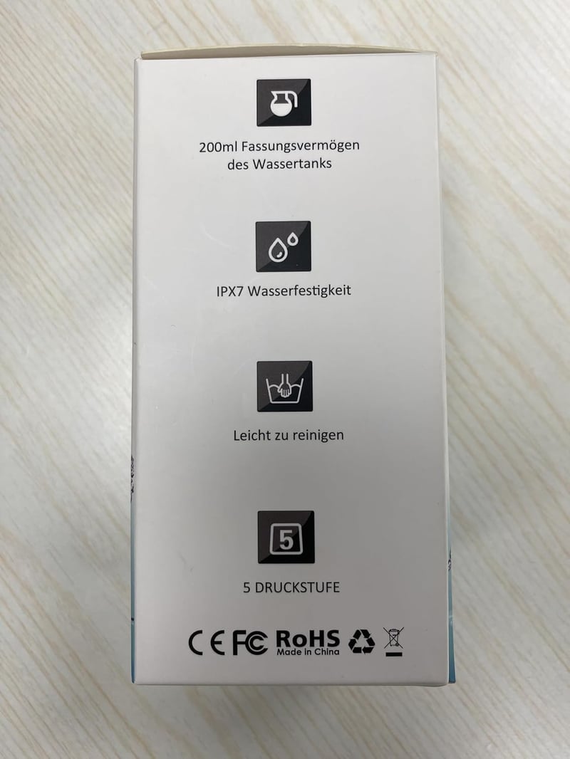 Hordozható Kék-Fehér Vízsugaras Fogköztisztító - Akkus, 5 Fejes, 200ml-es