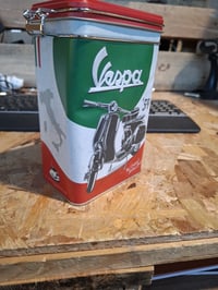 Cutie metalică pentru cafea Nostalgic-Art Vespa The Italian Classic Retro 1,3 l - Cu carcasă metalică îndoită, funcțională (stare: vezi a 2-a poză) 2