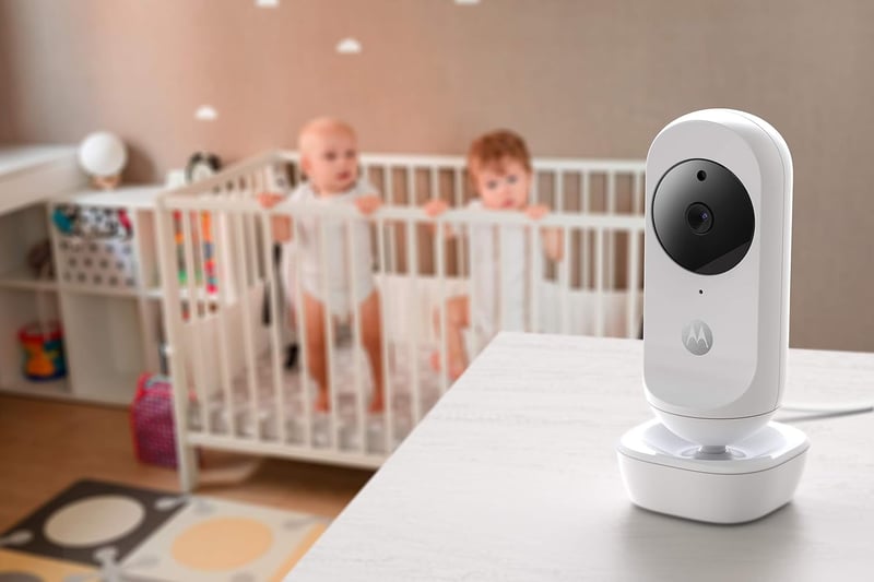 Motorola VM44 Connect WiFi Bébiőr Kamerával - 4,3" HD Kijelző, Éjjellátó, Altatódalok, Hőmérsékletfigyelés, Okostelefonos Applikáció - Fehér