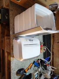 Uništavač dokumenata Fellowes Powershred FS-12C, P-4 poprečno rezanje, 12 listova, košara od 19 L, uništavanje spajalica i bankovnih kartica, bijeli, rabljeno 2