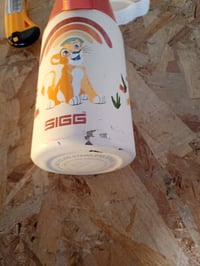 Sticlă pentru copii din oțel inoxidabil SIGG Shield One Disney Regele Leu 0,5 L - Vopsea decojită și exterior pătat (stare: vezi a 2-a poză) 4