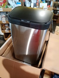 Coș de gunoi cu senzor Amazon Basics, 60 litri, oțel inoxidabil, formă dreptunghiulară, negru-argintiu — utilizat (stare: vezi imaginea 2) 4