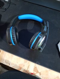 Fachixy FC100 2.4G bežične gaming slušalice s mikrofonom, 50+ sati — bez kabela za punjenje i USB prijamnika (stanje: vidi 2. sliku) 4