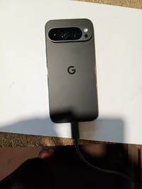 Smartfón Google Pixel 9 Pro Android s troma fotoaparátmi, 6,3 palca — chybný, na náhradné diely: Displej je pruhovaný (stav: pozri 2. obrázok) 4