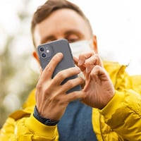 iPhone 11 Ütésálló Fekete Szilikon Tok Kitámasztóval 7